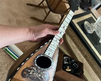 Mandolin-ish instrument, some issues but cool wall piece 