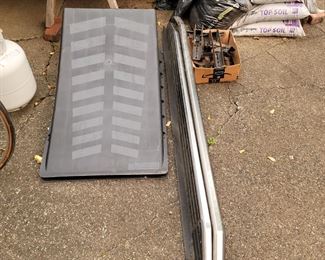 Iconic CXV Running boards for 2020 Grand Cherokee with brackets