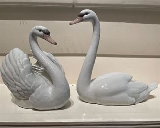 pair Lladro porcelain swans 