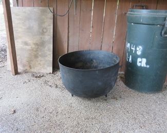 Iron kettle/cauldron from turn of the century.