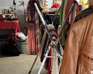 Quantity of linens (runners, tablecloths)!