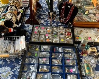 Extensive collection of jewelry and interesting smalls