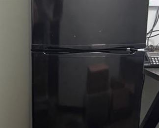 Small Apartment size Refrigerator