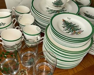 Holiday dinner sets 