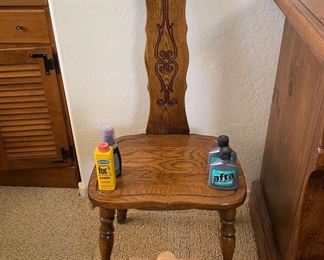 Wooden shoe shine seat