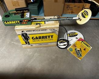GARRETT medal detector w/ accessories