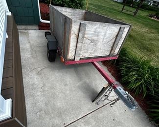 Front/ side view of this great trailer!