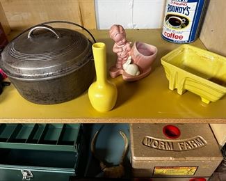 Wagner #1268 cast iron Dutch Oven w/ drip dry lid, 3 vintage plant holders