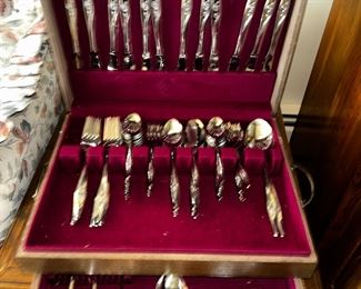 ~80 pc silverware set w/ case - Rose pattern. (not 925)
