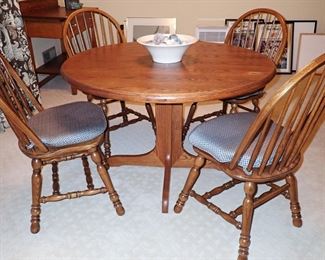 OAK ROUND TABLE AND 4 CHAIRS