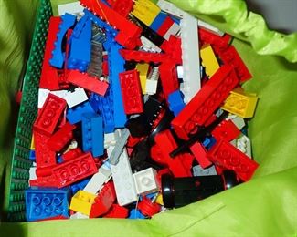 LEGO LARGE ASSORTMENT LEGOS