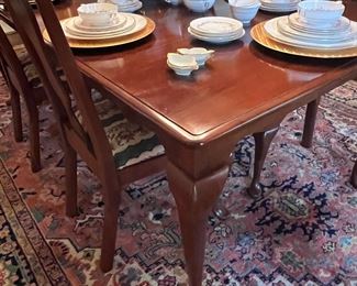 Queen Anne Dining Table with 6 Chairs