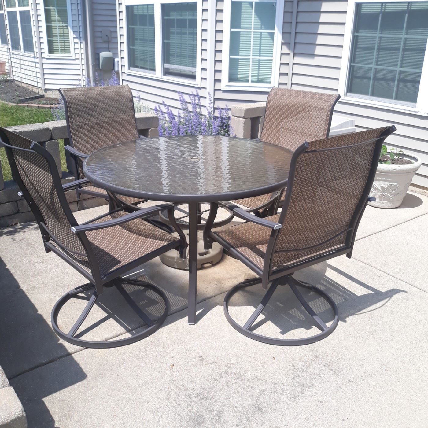 Patio set with umbrella 