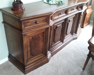 Sideboard  / buffet
Great storage