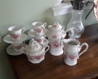 Chocolate pot  and set 
Floral pattern, very vintage 
