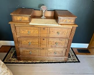 Mable top dry sink chest