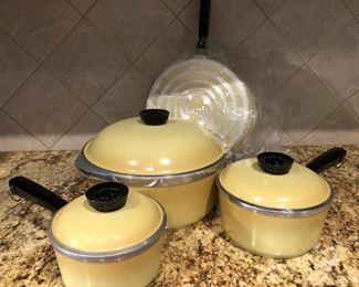 Club Cookware - mint condtion