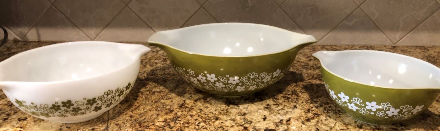 Vintage Pyrex Daisy Set - mint condition