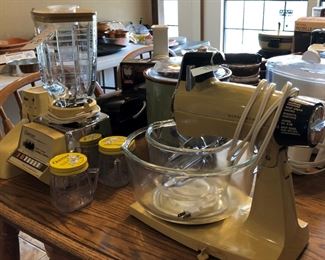 Sunbeam Mixmaster and Osterizer blender with ice crusher attachment