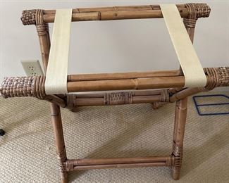 RATTAN LUGGAGE HOLDER