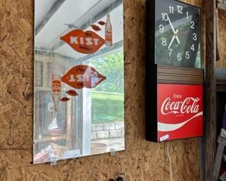 Kist Mirror, Coke clock