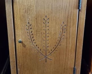 Cute detailed side table
13x20x19