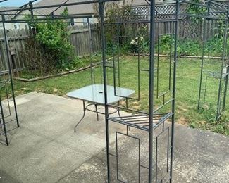 Very nice gazebo - there's a brand new canopy in the garage.