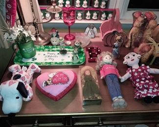 Assorted Holiday Decor