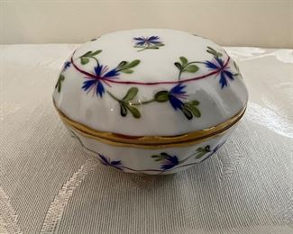 Herend Hungary Cornflower Garland Pattern Round Trinket Box