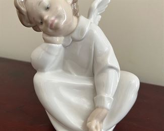Lladro Angel Dreaming Porcelain Figurine