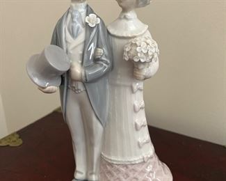 Lladro Bride & Groom Porcelain Figurine
