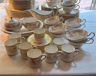 Wedgwood Gold Columbia Porcelain China (93pc)