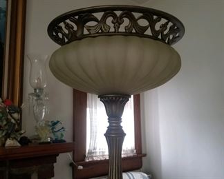 Torchiere floor lamp