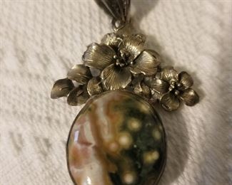 Dogwood pendant with agate