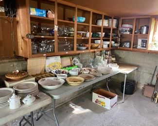 Large selection of vintage Pyrex, bowls, dishes, cookware, etc.