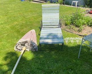 Heavy Chaise Lounge on Wheels / Patio Umbrella