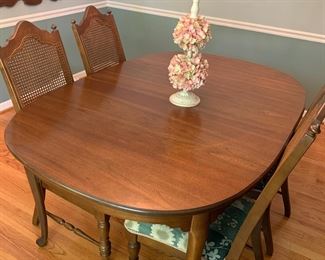 Dining table with 2 leaves and pads and 6 chairs