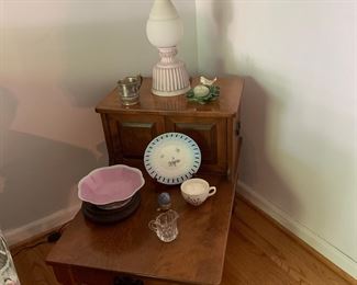 Broyhill end table 