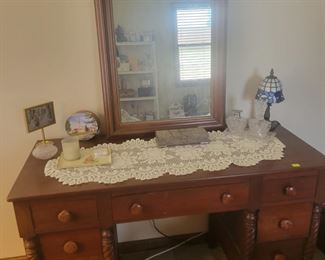 Matching piece to the chest.