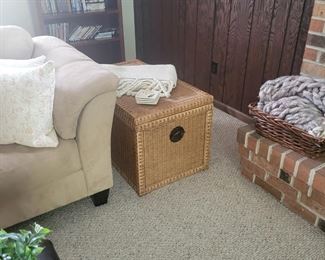 Large wicker trunk in excellent condition.