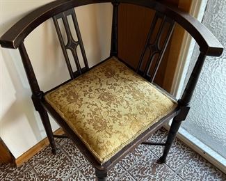 1900's Mahogany Edwardian Corner Chair
