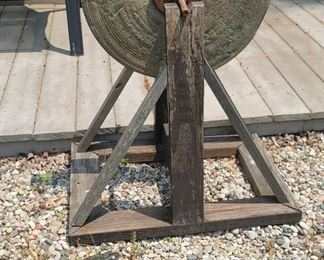 Whoever arrives first to pass out street numbers:
 PLEASE CALL 313-409-5119 BEFORE  COMING DOWN THE PRIVATE DRIVEWAY.  VERY STRICT PARKING. 
Please no parking on street/driveway.  
Parking will be allowed on the grass in the back of the house.