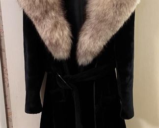 A very nice vintage coat by Borgazia is shown here.