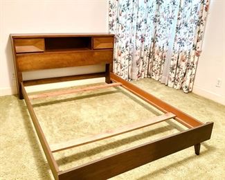 MID CENTURY MODERN UNITED FURNITURE CORP FULL SIZE BED FRAME