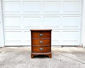 DIXIE FURNITURE MAHOGANY 3 DRAWER NIGHTSTAND