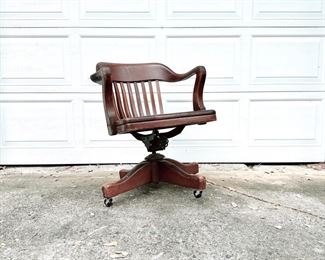 VINTAGE SWIVEL BANKER CHAIR ON CASTERS