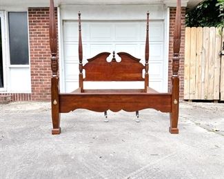 KINCAID FURNITURE CO QUEEN SIZED FOUR POSTER BED