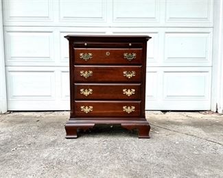 KINCAID FURNITURE CO SMALL DRESSER WITH PULLOUT TRAY