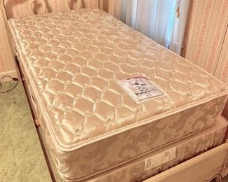 Sealy Posturepedic Twin Mattress & Boxsprings