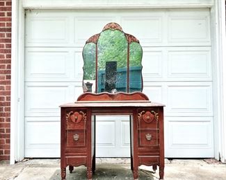 VICTORIAN 4 DRAWER VANITY WITH MIRROR ON CASTERS